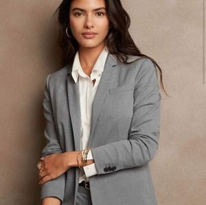 Heather Gray Complete Suit with Pants and blazer. Banana Republic Petite size 6